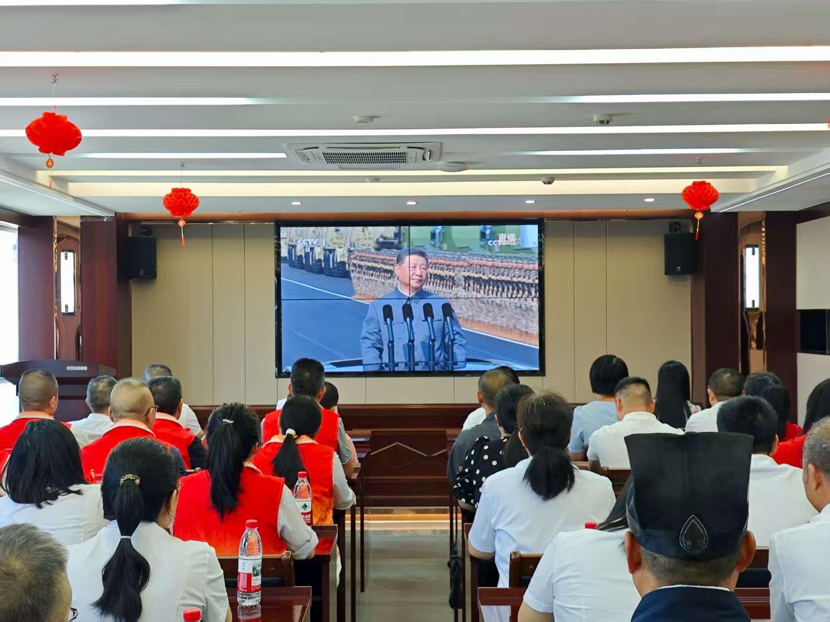 易順建工集團有限公司聯(lián)合松溪縣委統(tǒng)戰(zhàn)部機關(guān)集中集中觀看紀念中國人民抗日戰(zhàn)爭暨世界反法西斯戰(zhàn)爭勝利80周年大會